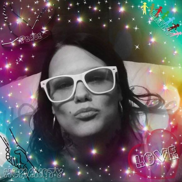 Meet your Posher, Amanda - Picture 1 of 1